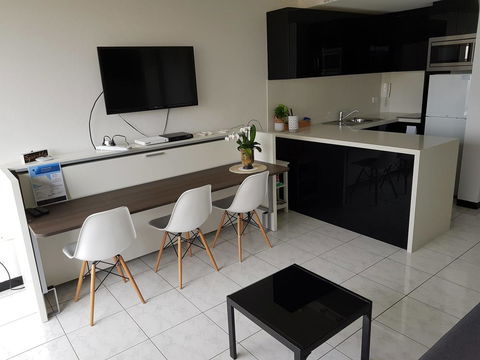 Manly Central Executive - Accommodation Daintree 8