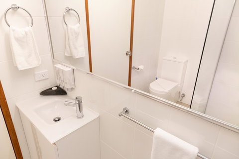 Sapphire Waters Motor Inn - Accommodation Daintree 2