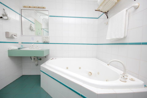 Sapphire Waters Motor Inn - Accommodation Daintree 7