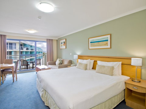 Oaks The Entrance Waterfront Suites - Accommodation Daintree 10
