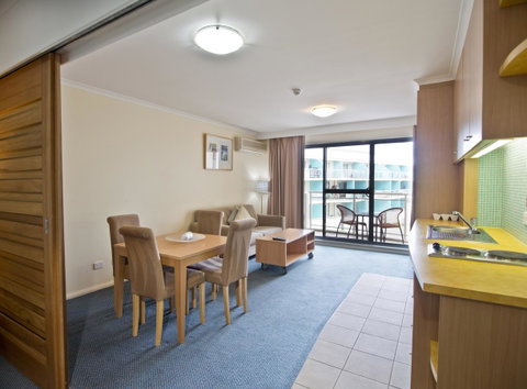 Oaks The Entrance Waterfront Suites - Accommodation Daintree 11