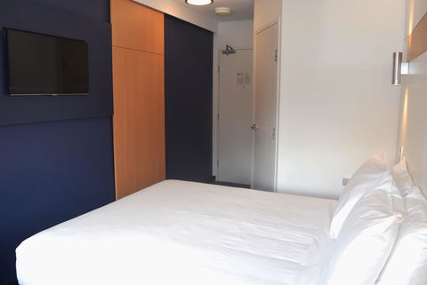 Ibis Budget - Gosford - Accommodation Daintree 8