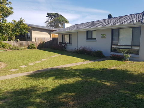 Golden Hill Cottage - Accommodation Daintree 0