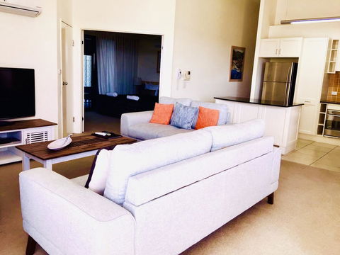 Boathouse Resort (Water Front) - Accommodation Daintree 9