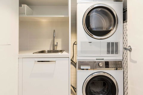 Nobbs Â· Executive 2 Storey Sydney Apartment With Pool - Accommodation Daintree 11