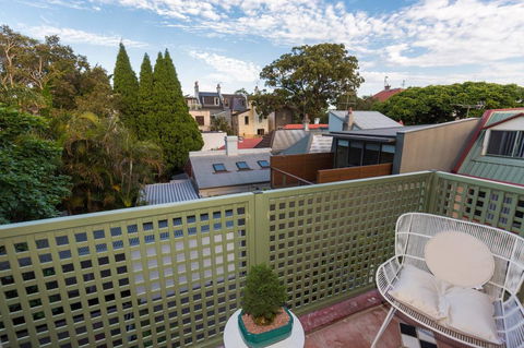 Nobbs Â· Executive 2 Storey Sydney Apartment With Pool - Accommodation Daintree 16