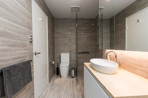 Nobbs Â· Executive 2 Storey Sydney Apartment With Pool - Accommodation Daintree 9