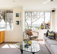 Waterfront Apartment Brimming with Inspirational Artwork - Accommodation Daintree