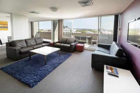 Honeysuckle Executive Apartments - Accommodation Daintree 40