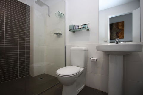 Honeysuckle Executive Apartments - Accommodation Daintree 22