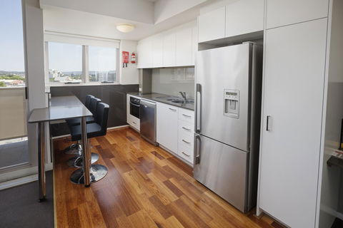 Honeysuckle Executive Apartments - Accommodation Daintree 4