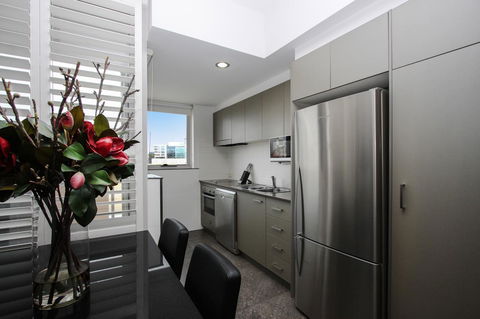 Honeysuckle Executive Apartments - Accommodation Daintree 10