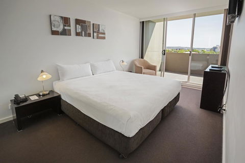 Honeysuckle Executive Apartments - Accommodation Daintree 36