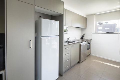 Honeysuckle Executive Apartments - Accommodation Daintree 5