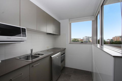 Honeysuckle Executive Apartments - Accommodation Daintree 24
