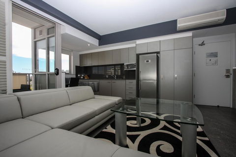 Honeysuckle Executive Apartments - Accommodation Daintree 19
