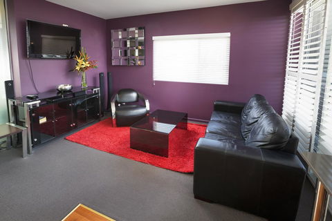Honeysuckle Executive Apartments - Accommodation Daintree 13