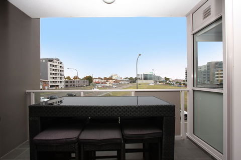 Honeysuckle Executive Apartments - Accommodation Daintree 3