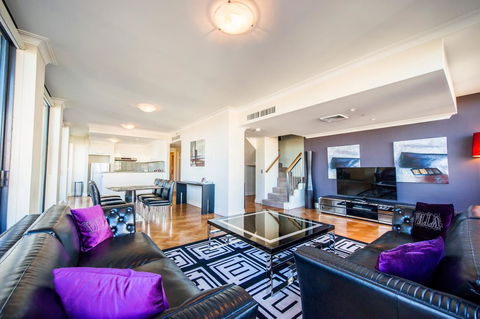 Seasons Harbour Plaza - Accommodation Daintree 28