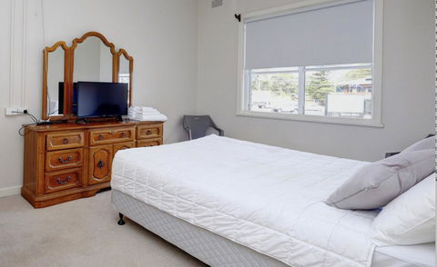 Lakes And Ocean Hotel Forster - Accommodation Daintree 1