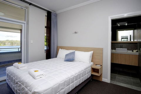 Lakes And Ocean Hotel Forster - Accommodation Daintree 25