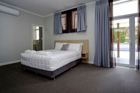Lakes And Ocean Hotel Forster - Accommodation Daintree 19