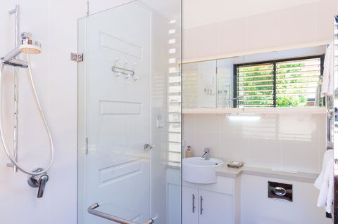 By The Beach B&B Self Contained Apartments - Accommodation Daintree 10