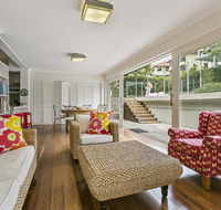 Summery spacious 4 bed home in Kurraba Point - Accommodation Daintree
