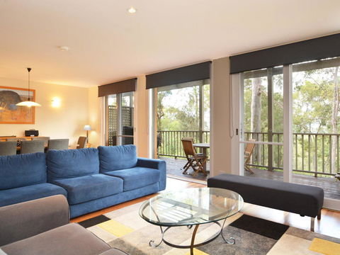 Villa De Saran Located Within Cypress Lakes - Accommodation Daintree 0