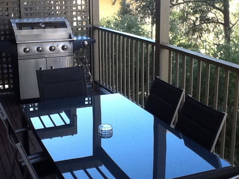 Villa De Saran Located Within Cypress Lakes - Accommodation Daintree 9
