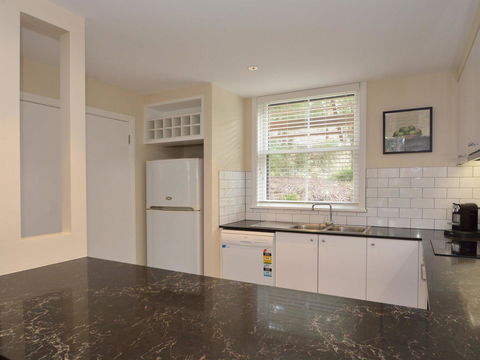Villa De Saran Located Within Cypress Lakes - Accommodation Daintree 2