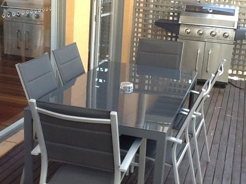 Villa De Saran Located Within Cypress Lakes - Accommodation Daintree 7