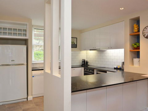 Villa De Saran Located Within Cypress Lakes - Accommodation Daintree 8