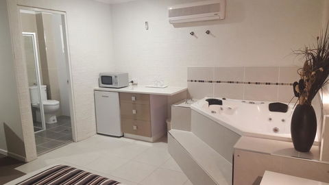 Coastal Bay Motel - Accommodation Daintree 40