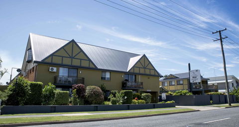 Coastal Bay Motel - Accommodation Daintree 0