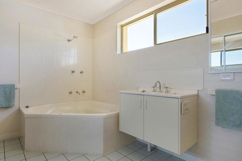 Baywatch Apartments Merimbula - Accommodation Daintree 16