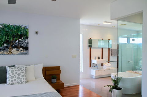 Casuarina Beachfront House - Hostie Properties - Accommodation Daintree 8