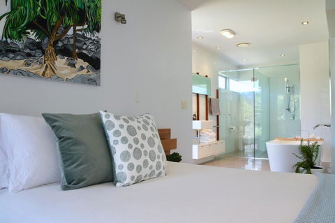 Casuarina Beachfront House - Hostie Properties - Accommodation Daintree 9