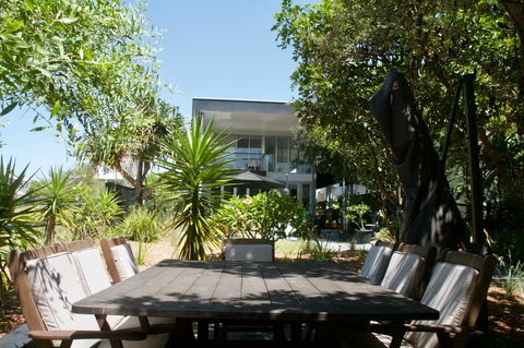 Casuarina Beachfront House - Hostie Properties - Accommodation Daintree 14
