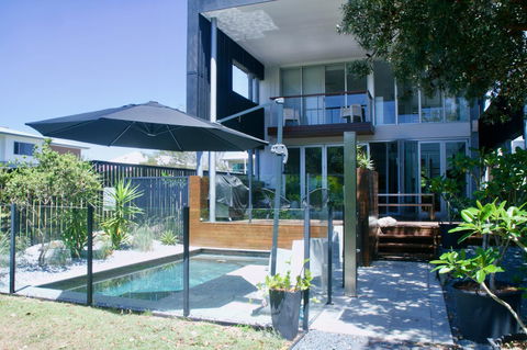 Casuarina Beachfront House - Hostie Properties - Accommodation Daintree 4
