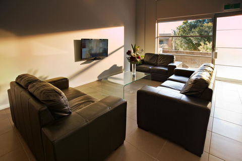 Charlestown Executive Apartments - Accommodation Daintree 18
