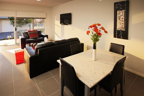 Charlestown Executive Apartments - Accommodation Daintree 24
