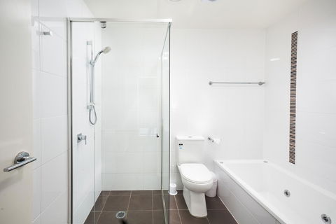 Charlestown Executive Apartments - Accommodation Daintree 0