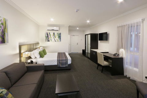 Best Western Plus Bolton On The Park - Accommodation Daintree 5