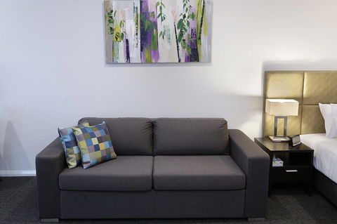 Best Western Plus Bolton On The Park - Accommodation Daintree 12