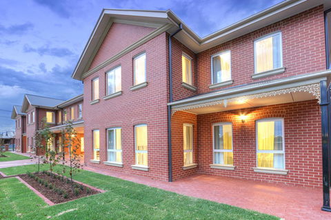 Best Western Plus Bolton On The Park - Accommodation Daintree 3