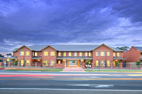 Best Western Plus Bolton On The Park - Accommodation Daintree 28
