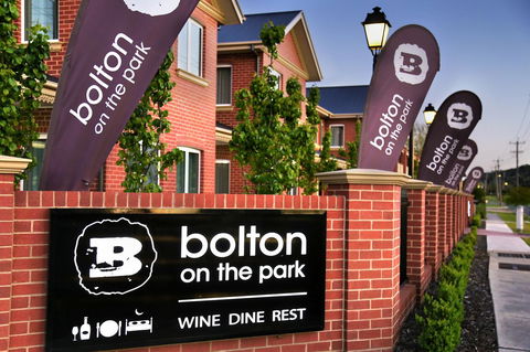 Best Western Plus Bolton On The Park - Accommodation Daintree 2