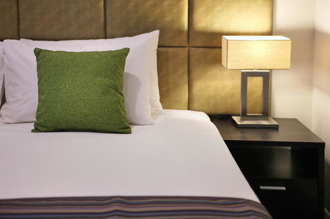 Best Western Plus Bolton On The Park - Accommodation Daintree 24