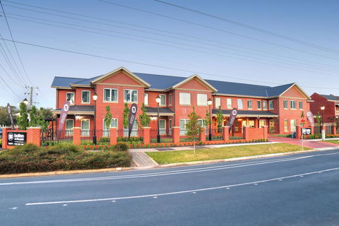 Best Western Plus Bolton On The Park - Accommodation Daintree 0